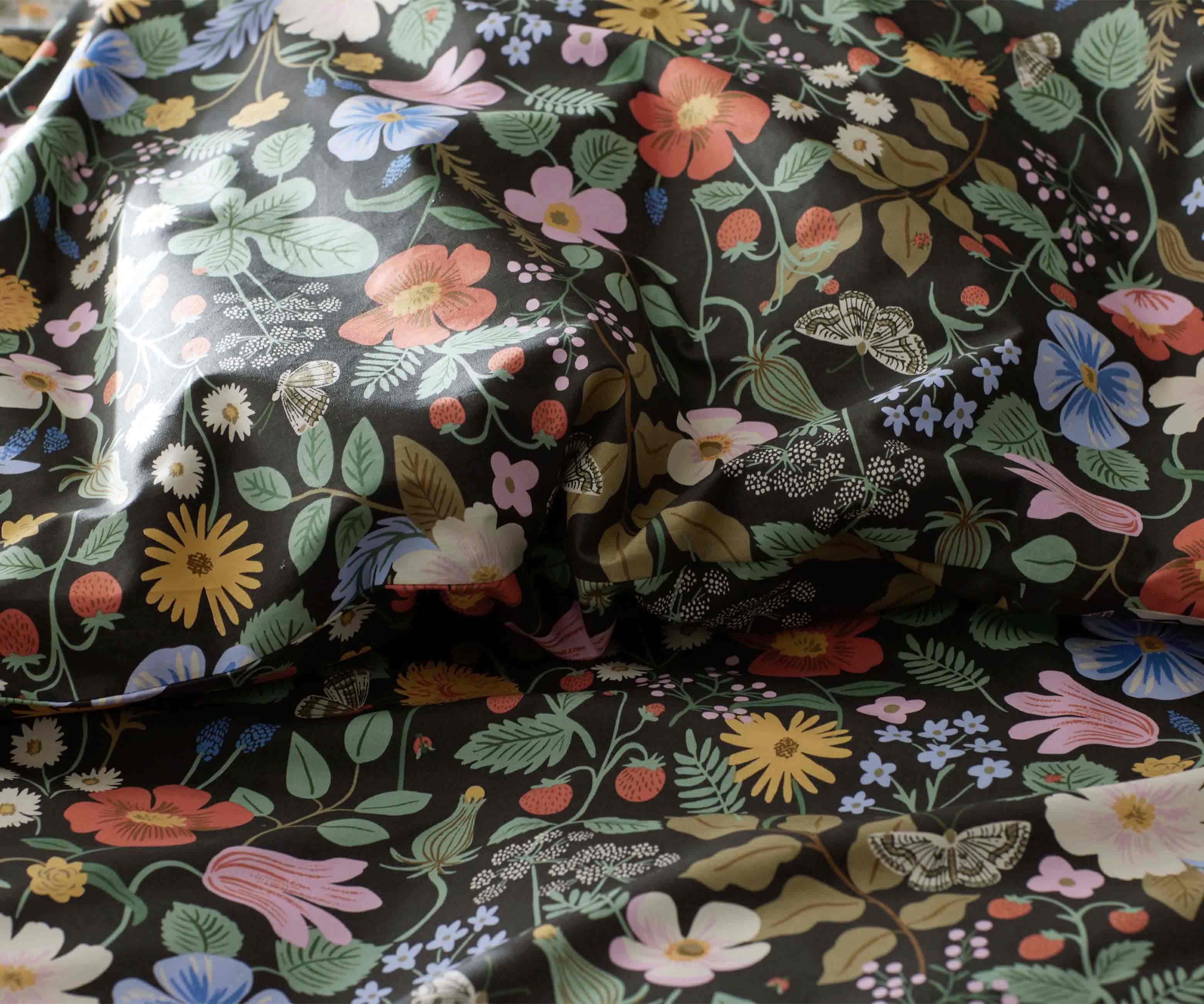 Percale Duvet Cover - Strawberry Fields Black - Image 3
