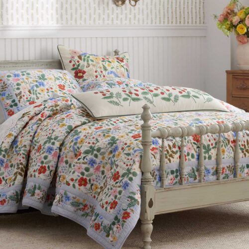 Alternative view of Cotton Quilt - Strawberry Fields