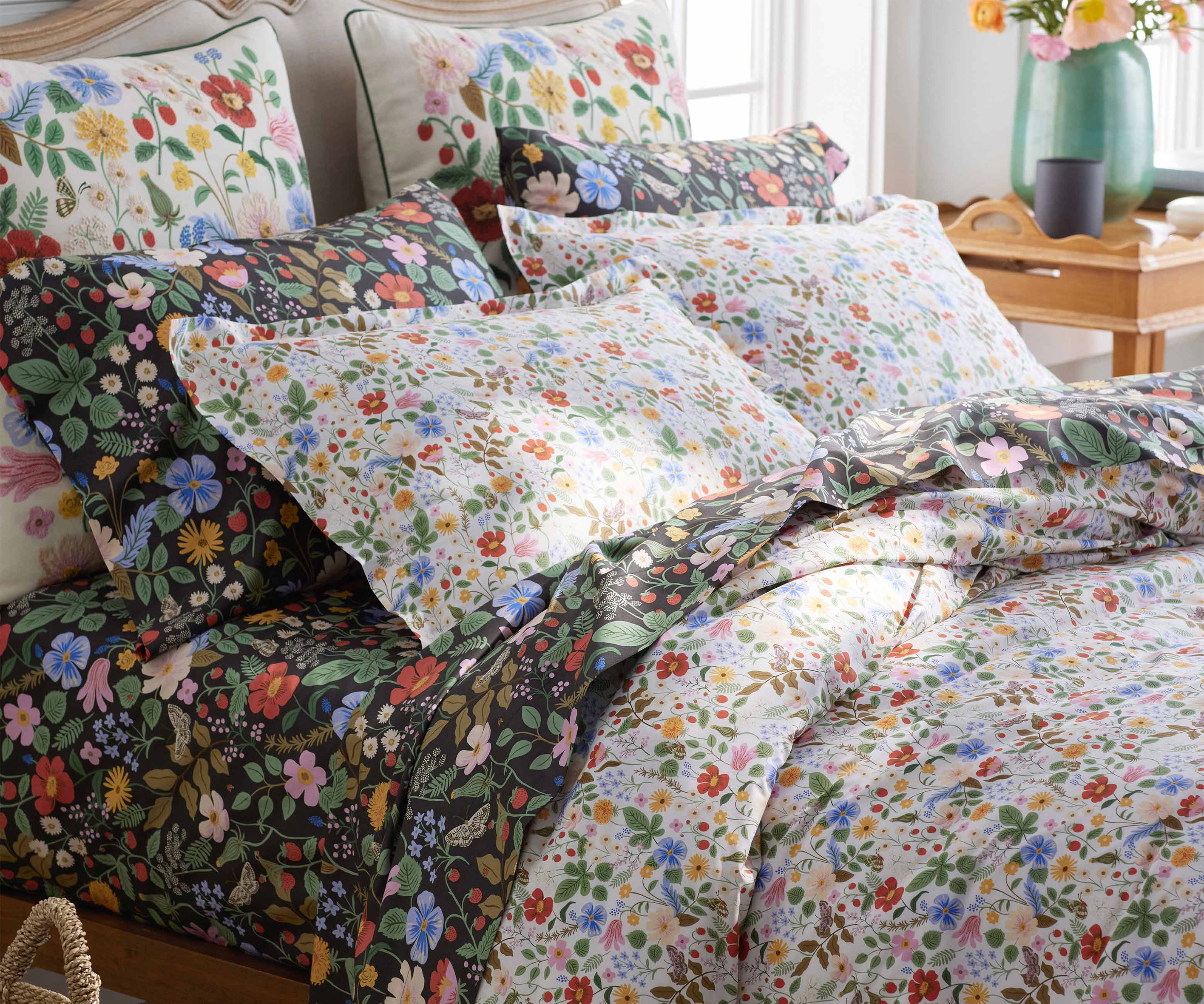 Percale Sheet Set - Strawberry Fields Black - Image 4