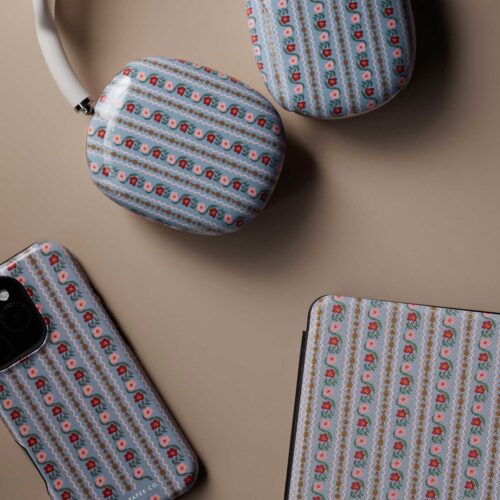 Alternative view of AirPods Max Case - Delphine